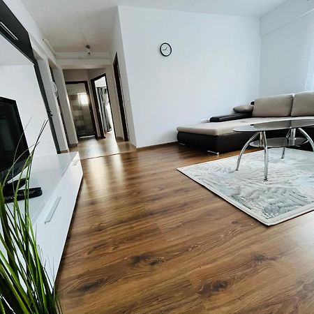 Green Apartaments Zărneşti Esterno foto