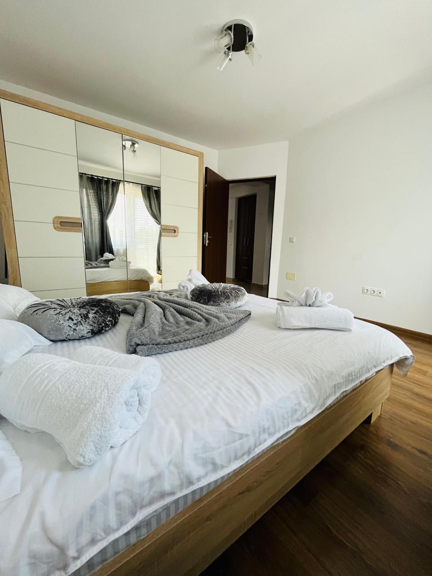 Green Apartaments Zărneşti Esterno foto