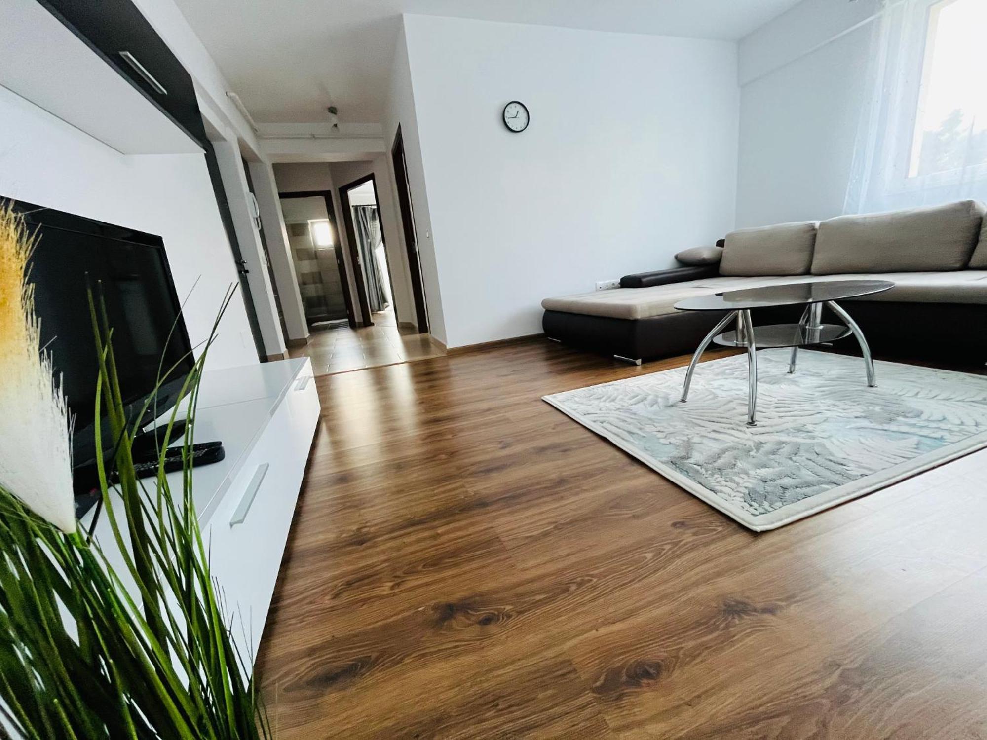 Green Apartaments Zărneşti Esterno foto