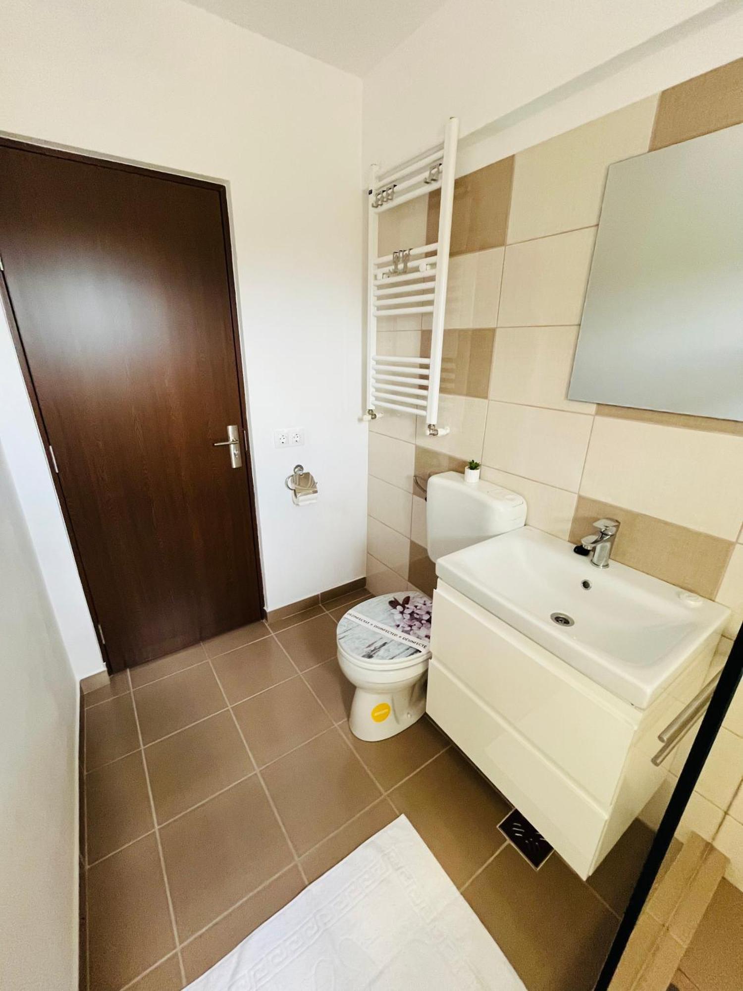 Green Apartaments Zărneşti Esterno foto