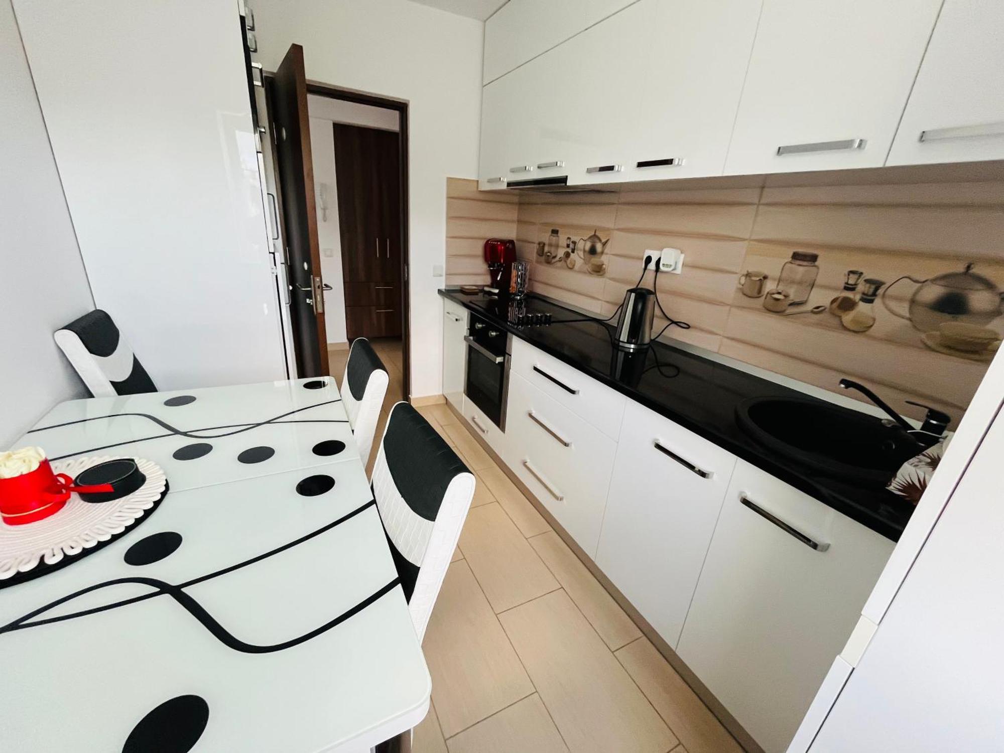 Green Apartaments Zărneşti Esterno foto