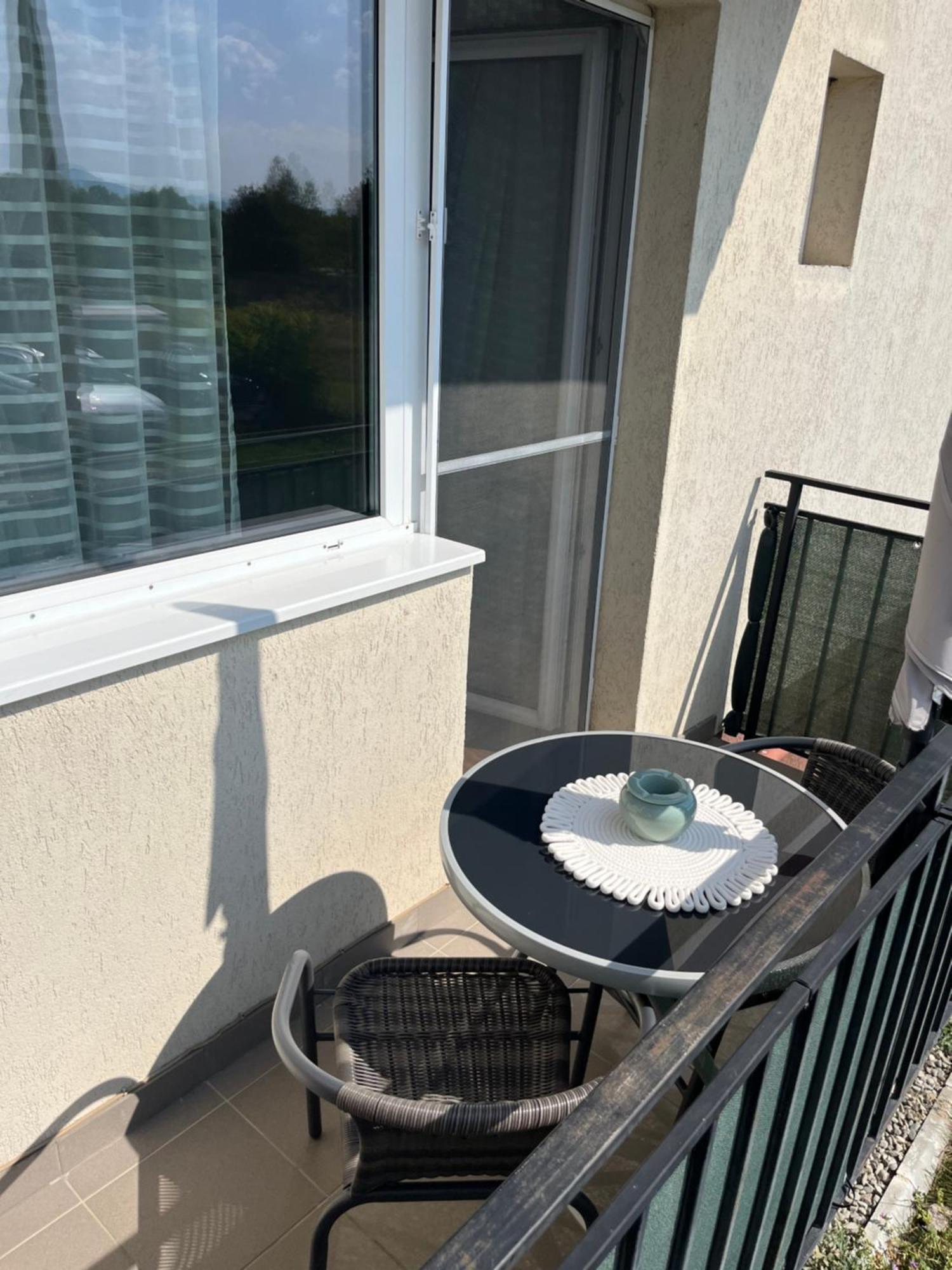 Green Apartaments Zărneşti Esterno foto
