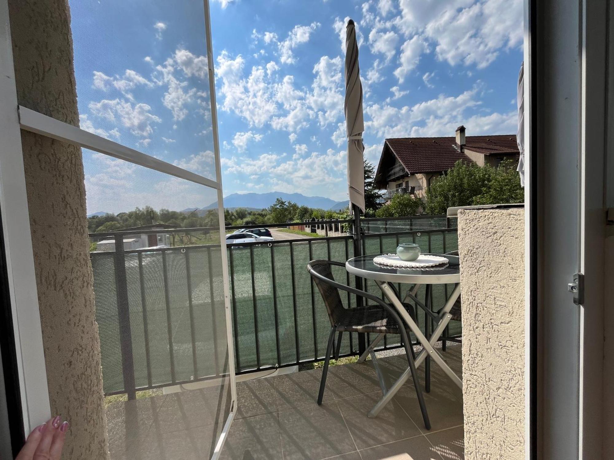 Green Apartaments Zărneşti Esterno foto